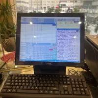 یک دستگاه کامپیوتر all in one و ترازو دیجیتال