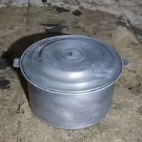 دیگ وماهیتابه بزرگ و اجاق گار