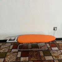 میز اتو نشسته