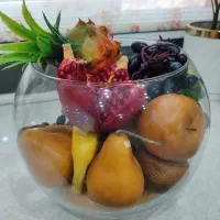 میوه مصنوعی به همراه ظرف