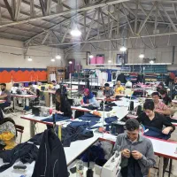 خیاط چرخکار مانتو دوز ماهر