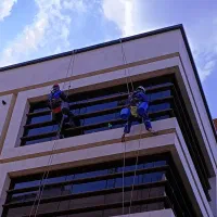 کار در ارتفاع. ایمن سازی نما،شستوشوی نما