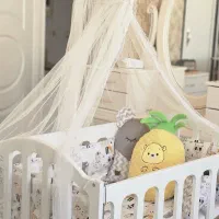 تخت گهواره شو کنار مادری