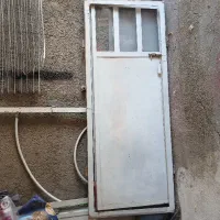 یک عدد تانکر با یک درب آهنی