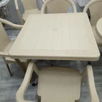 میز چهار نفره و میز گرد دو نفره با ۶ تا صندلی