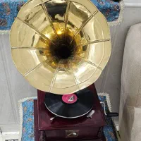 گرامافون کوکی قدیمی در حد آکبند