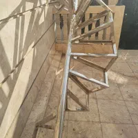 پله گرد استیل ارتفاع ۳ متر ۱۶ پله با نرده کفی پله