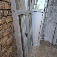 پنجره و دو در الومینیوم در حمام و در سرویس