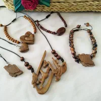 دستبند چوبی طرح قلب