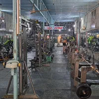 یک باب گاراژ ۲۵۰ متری  سالن  کامل پوشیده