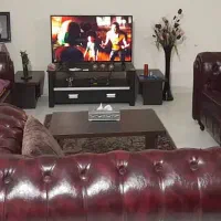 مبل چرمی چستر / در حد نو / جهت دفاتر کار یا خانگی