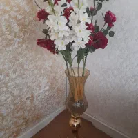 گلدان با گل