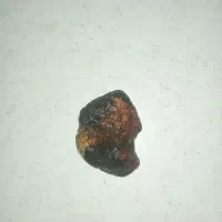 سنگ سیاه  و یه سنگ دو رنگ که نمیدونم چه نوع سنگی