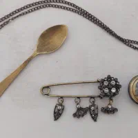 ساعت قاشق سنجاق