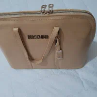 تعدادی کیف نو و در حد نو به دلیل کمبود جا