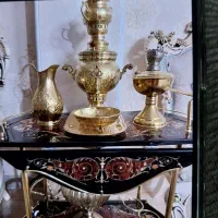 سماور و میزش بسیار سالم و نو