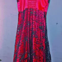 لباس مجلسی و یک کفش پاشنه بلند مجلسی|لباس|سنگر, |دیوار