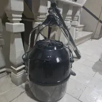 یک عدد سشوار دیواری برای ارایشگرهایی که نیاز دارن