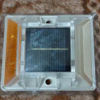 یک جفت چراغ خورشیدی  نو