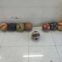 تعدادی توپ والیبال و فوتبال|ورزش‌های توپی|بروجرد, |دیوار