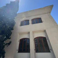 تعدادی پنجره چوبی قدیمی نفیس