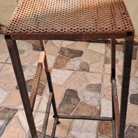 چهارپایه فلزی