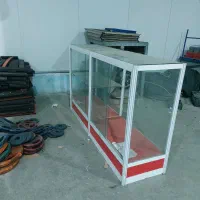 ویترین مغازه و یخچال