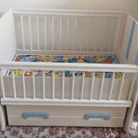 گهواره و تخت و. خواب نوزاد