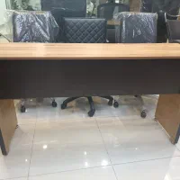 میز اداری و کارمندی
