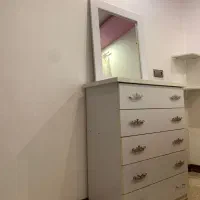 میزآرایش همراه آینه ترتمیزکم استفاده شده/فوری