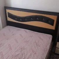 فروش تخت ودوعدد صندلی