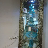 ویترین و اینه و شمعدان