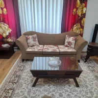 مبل راحتی و میز نهارخوری