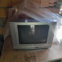 تلویزیون قدیمی LG همراه دو دستگاه