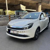 کی ام سی ایگل سفید