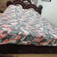 تخت خواب دو نفره با تشک و میز آرایش