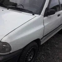 یک دستگاه خودرو پراید