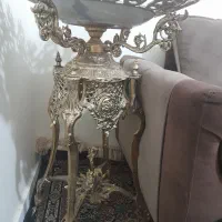 میوه خوری کنار سالنی