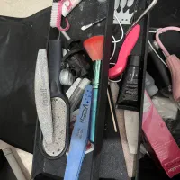 لوازم کاشت ناخن و میز و صندلی|آرایشگاه و سالن‌های زیبایی|رشت, رشتیان|دیوار