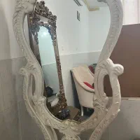 دوتا آینه آرایشگاه