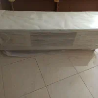 میز تلویزیون استفاده نشده به اضافه یک تخت فرش ترک