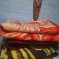 دوعددلحاف کارکرده .دوعدد پتو. تشک دونفره پنبه.|رختخواب، بالش، پتو|گرمسار, |دیوار