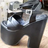 کفش پاشنه بلند|کیف، کفش، کمربند|سلماس, |دیوار