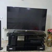 میز تلویزیون شیشه‌ای