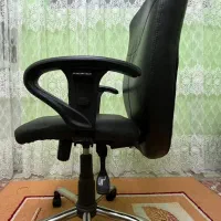 صندلی چرمی گردان جکدار اداری|صندلی و نیمکت|ارومیه, |دیوار