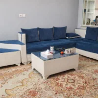 مبل ال راحتی به همراه دو عسلی و یک میز