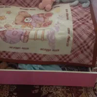تخت کنار مادر