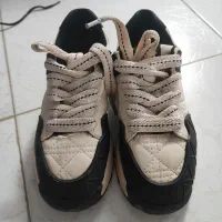 نیم بوت و کتونی|کیف، کفش، کمربند|اندیشه, اندیشه فاز ۱|دیوار