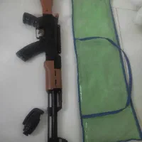 تفنگ .عروسک .اسباب بازی