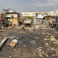 اجاره 300 متر زمین در یک گاراژ 1000 متری